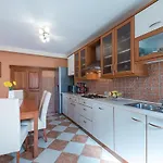 Сasa de vacaciones 4 Bedroom Awesome In