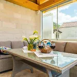 Сasa de vacaciones 4 Bedroom Awesome In Banići