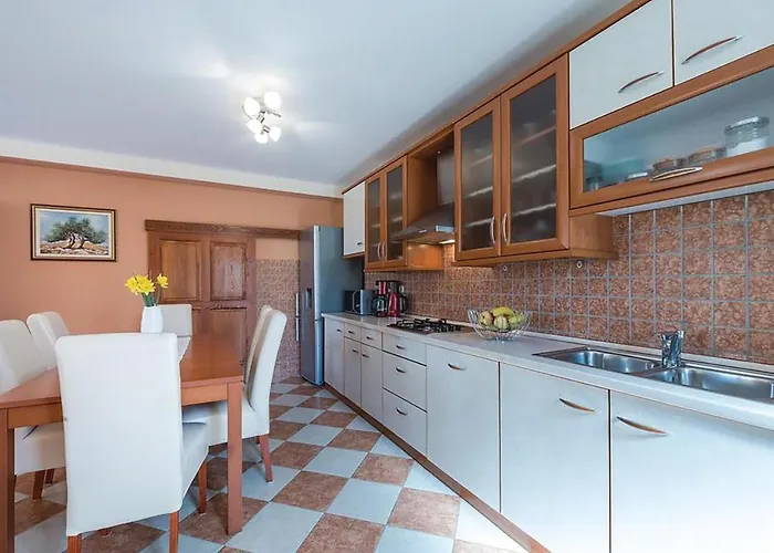 بيت للعطل 4 Bedroom Gorgeous In