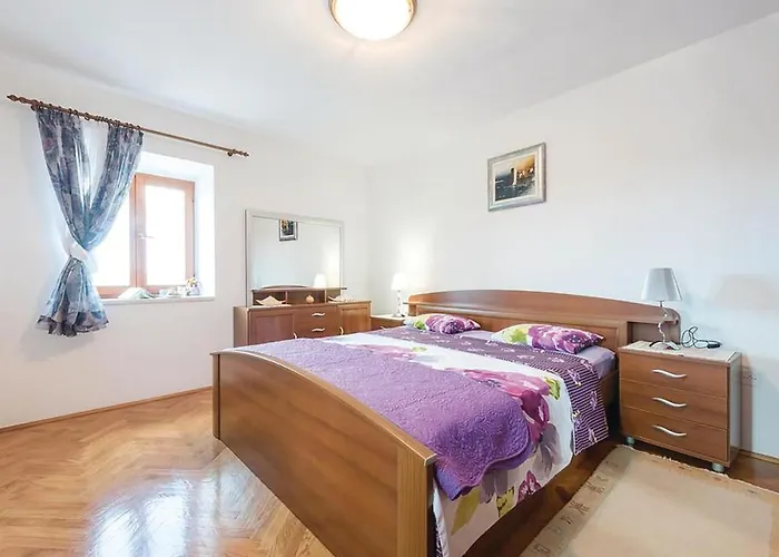 4 Bedroom Gorgeous In Banići