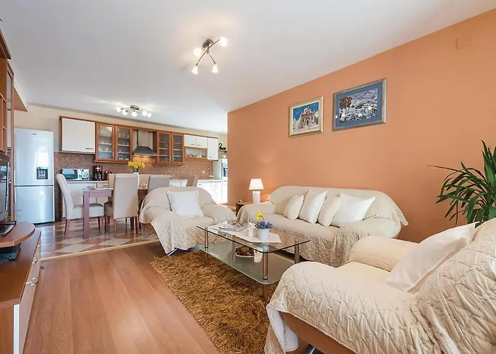 4 Bedroom Gorgeous In *