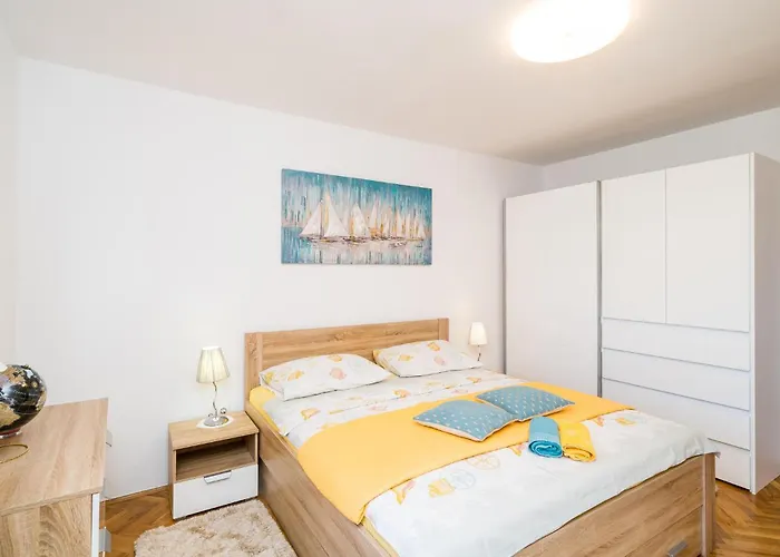 4 Bedroom Gorgeous In بيت للعطل Banići