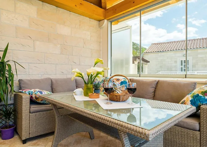 بيت للعطل 4 Bedroom Gorgeous In Banići