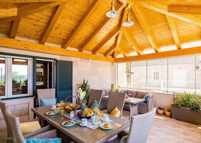 4 Bedroom Gorgeous In بيت للعطل Banići