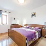 4 Bedroom Cozy Home In Banici Banici