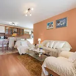 4 Bedroom Awesome In *