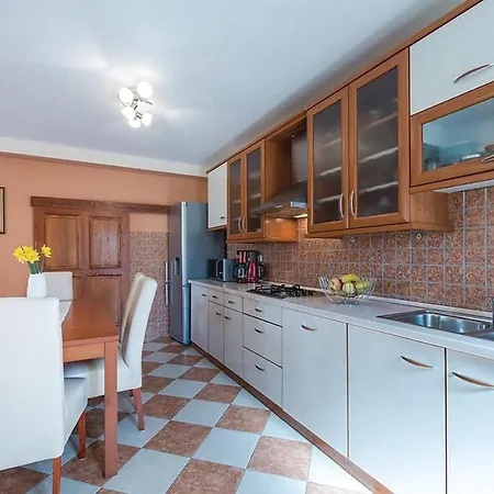 Vakantiehuis 4 Bedroom Gorgeous Home In Banici