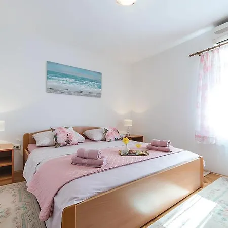 Vakantiehuis 4 Bedroom Gorgeous Home In Banici