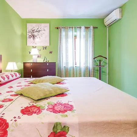 Holiday home Stunning In With Wifi Banici