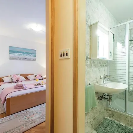 4 Bedroom Gorgeous Home In Banici