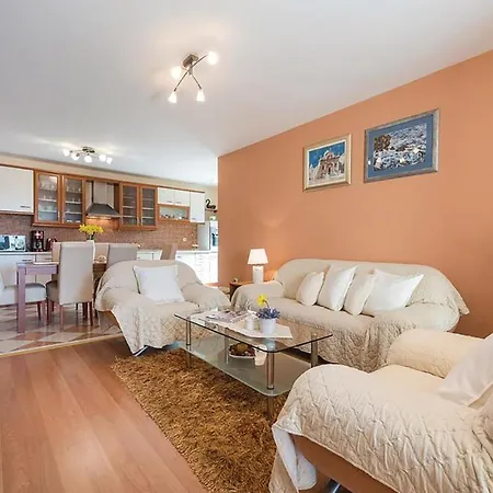 4 Bedroom Gorgeous Home In Banici *