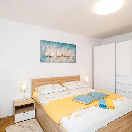 4 Bedroom Awesome In Dom wakacyjny Banići