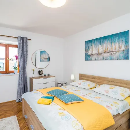 4 Bedroom Awesome In Dom wakacyjny Banići