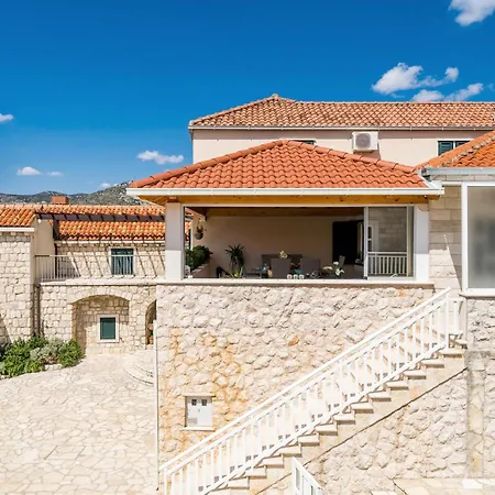 4 Bedroom Awesome In Dom wakacyjny