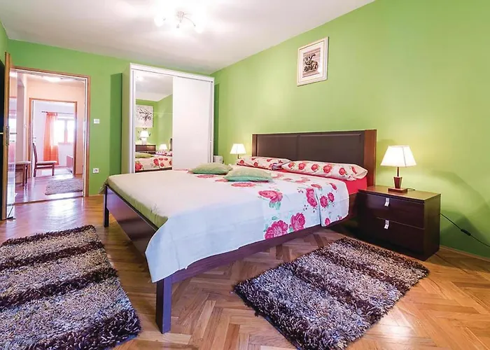 4 Bedroom Gorgeous In Vakantiehuis
